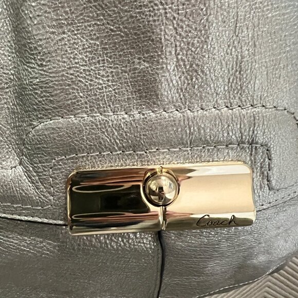 Coach Shoulder Bag M1073-16815 Silver leather, Gold Tone hardware - Picture 5 of 10